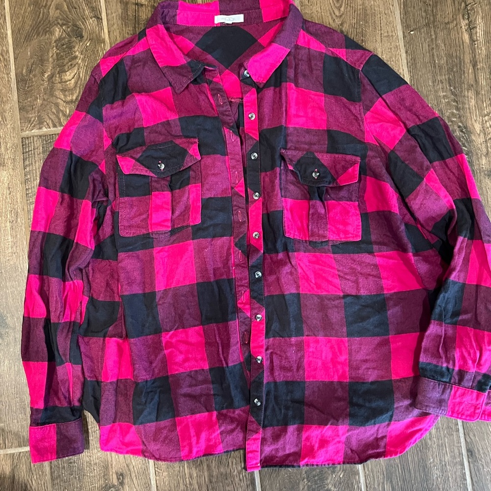 Women’s size 2- plus size pink/grey flannel.